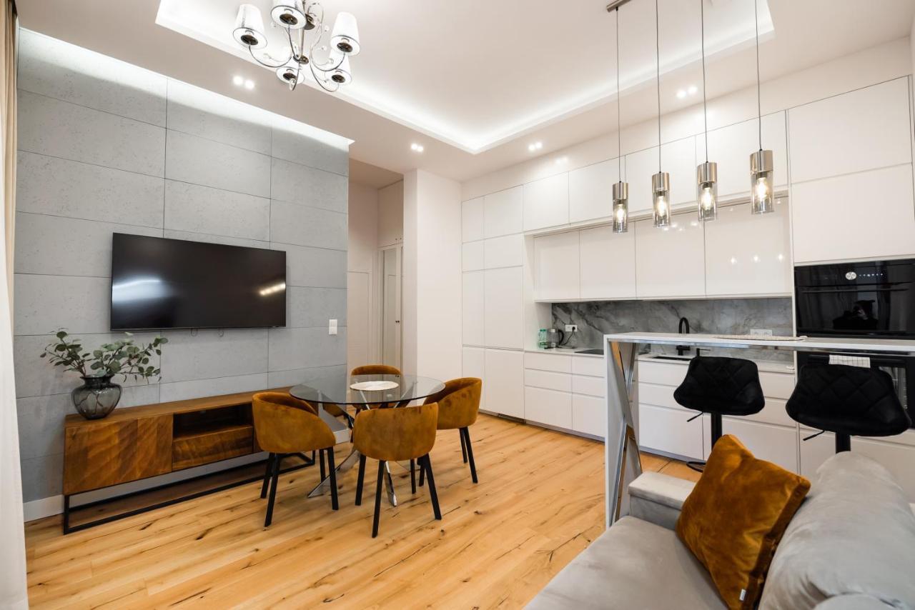 Zlota Sophisticated Apartment Warsaw Exterior photo